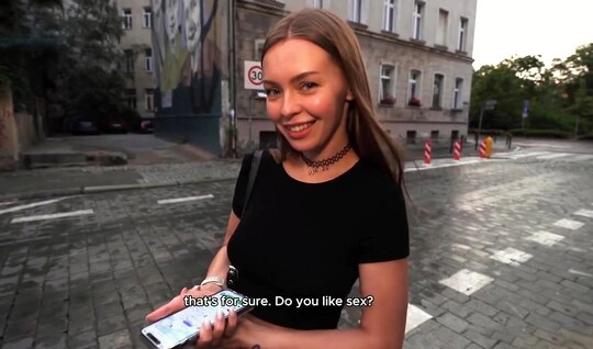 Пикапер пригласил русскую студентку на хату попить чаю и отодрал как шлюшку