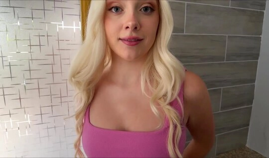 Домашний секс от первого лица с молодой блондинкой