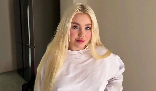 Домашний секс с смазливой одноклассницей в лосинах