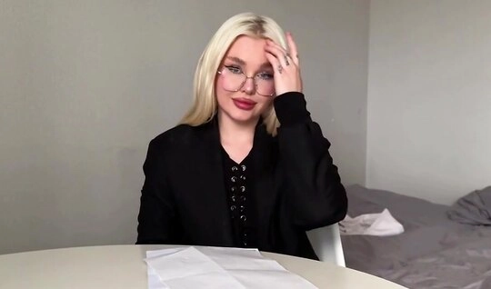 Чтобы поступить в универ, нужно хорошо трахать училку!