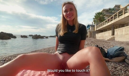 Мэри Мур жаждала предложение от парня на море, а получила только секс