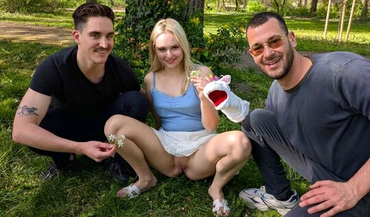 Хотела в подарок цветы, а получила два члена в попку