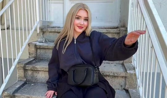 Эта русская пышечка идеал и эталон настоящей красоты и для домашнего секса...