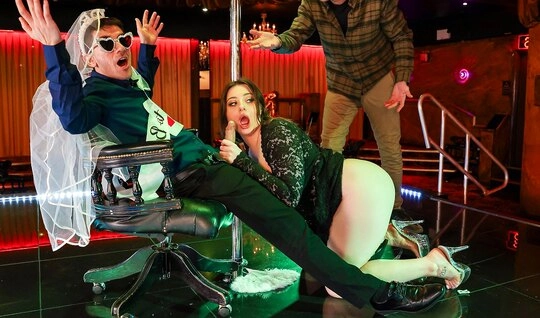 Пригласили на мальчишник сисястую бабу на последние деньги